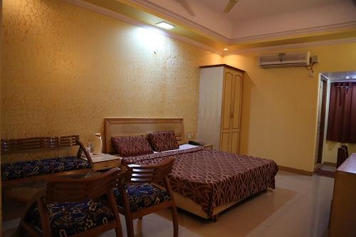Kanak Garden Resort & Party-Lawn